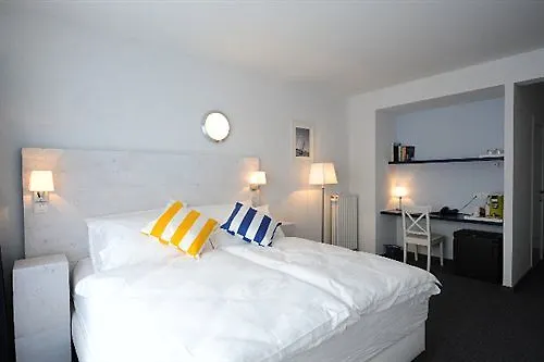 Avenue Beach Hotel Oostende 3*,