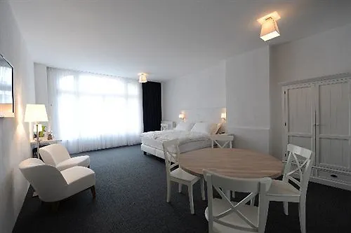 Avenue Beach Hotel Остенде
